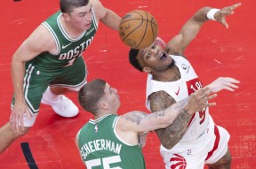 开云体育入口-猛龙全队集体发挥力擒骑士，科怀伦连得分致胜()