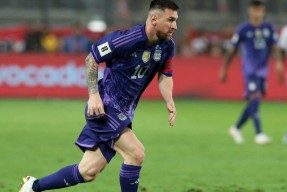 开云官方在线-秘鲁射手在南美洲比赛中大放异彩，展现锋线实力()