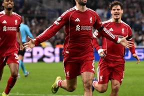 开云体育登录-利物浦中场大将伤退，影响战绩不容忽视()